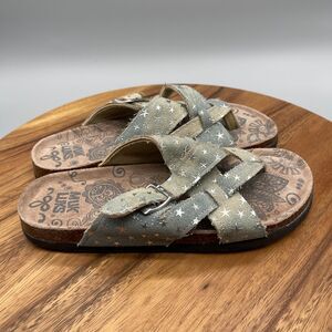 Muk LUKS Size 8 Blue Silver Stars Strappy Memory Foam Sandals